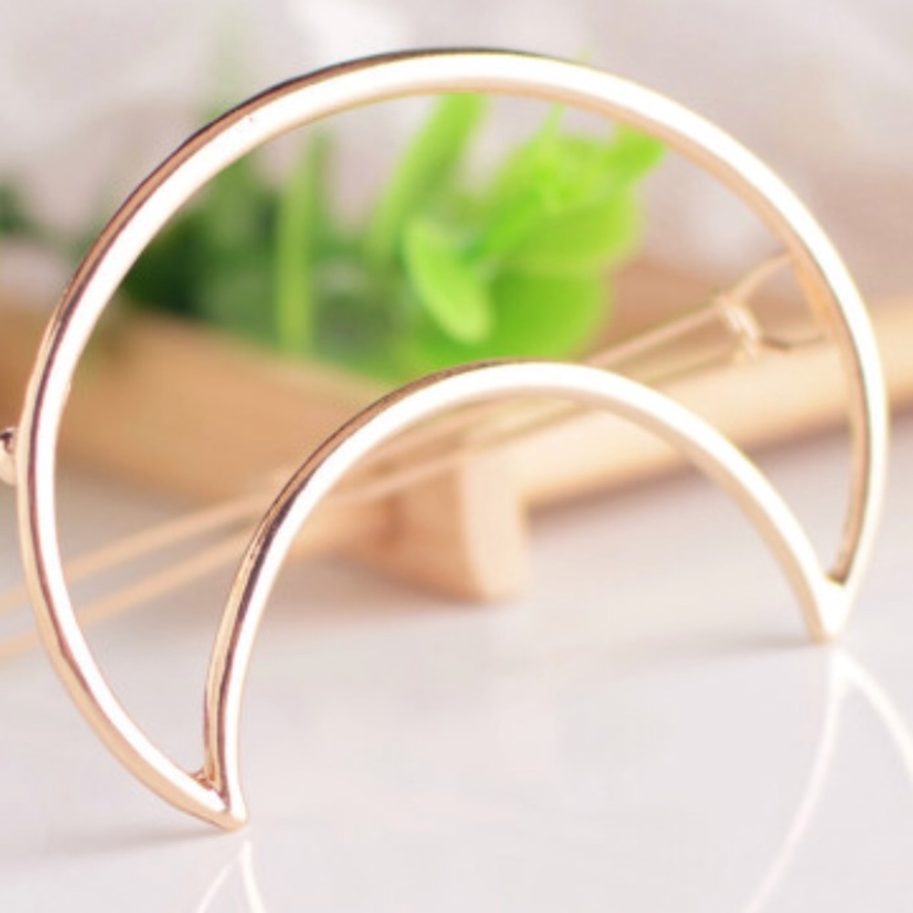 🌙 crescent moon hair pin 🌙